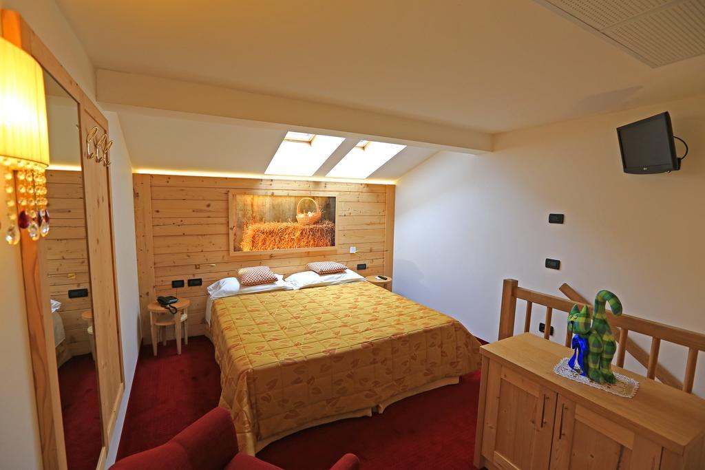 Hotel Ladina Campitello di Fassa Room photo